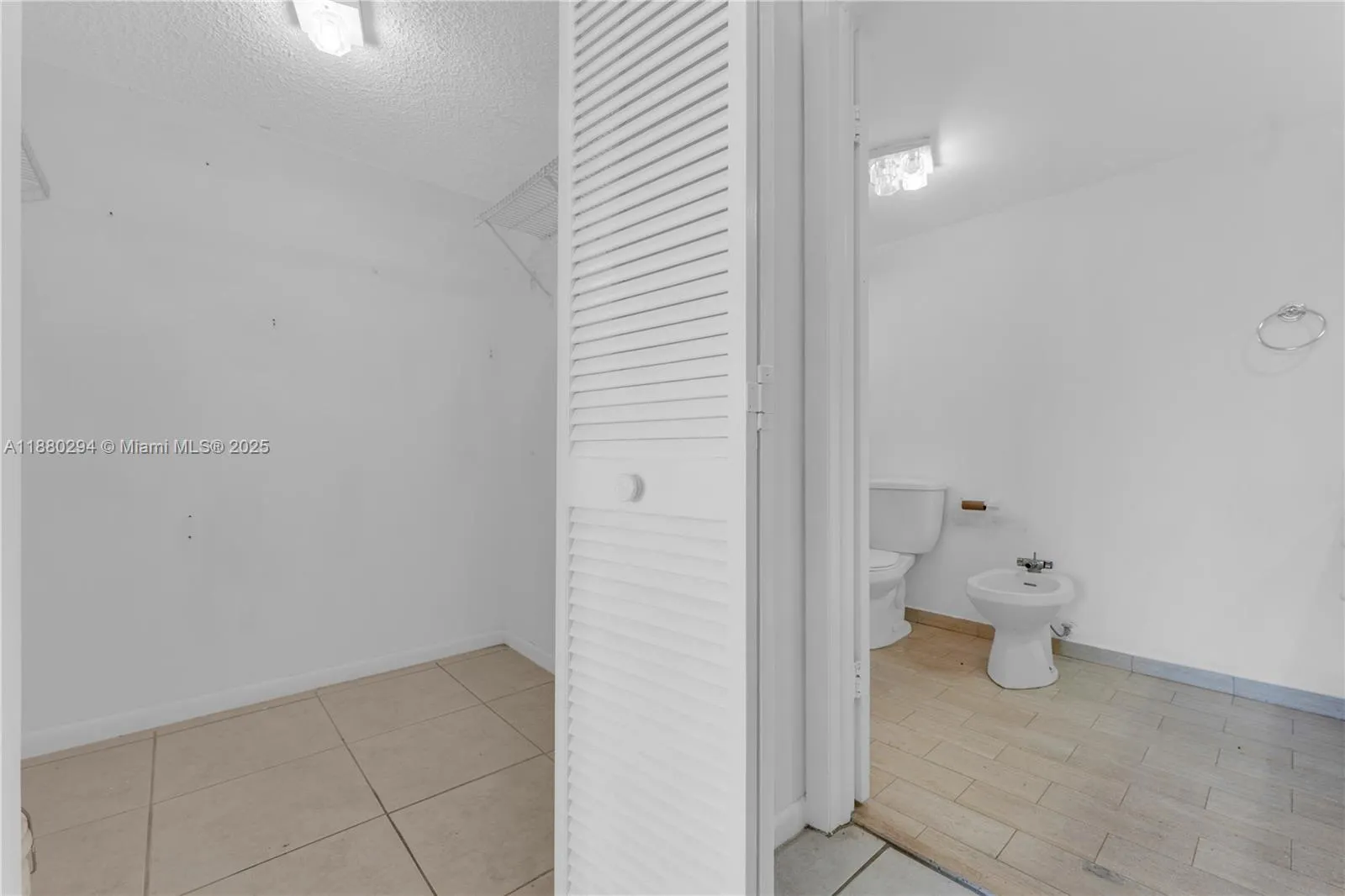 2457 Collins Ave, #201