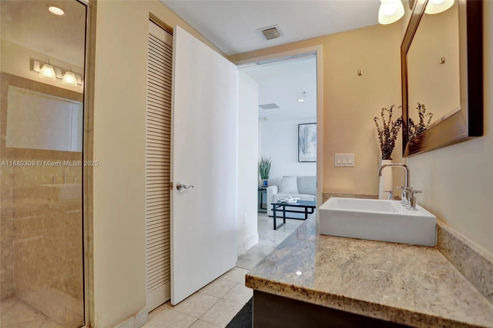 185 SW 7th St, #1600