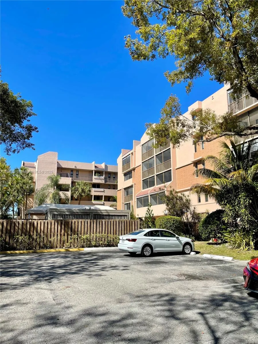 6800 Cypress Rd, #408