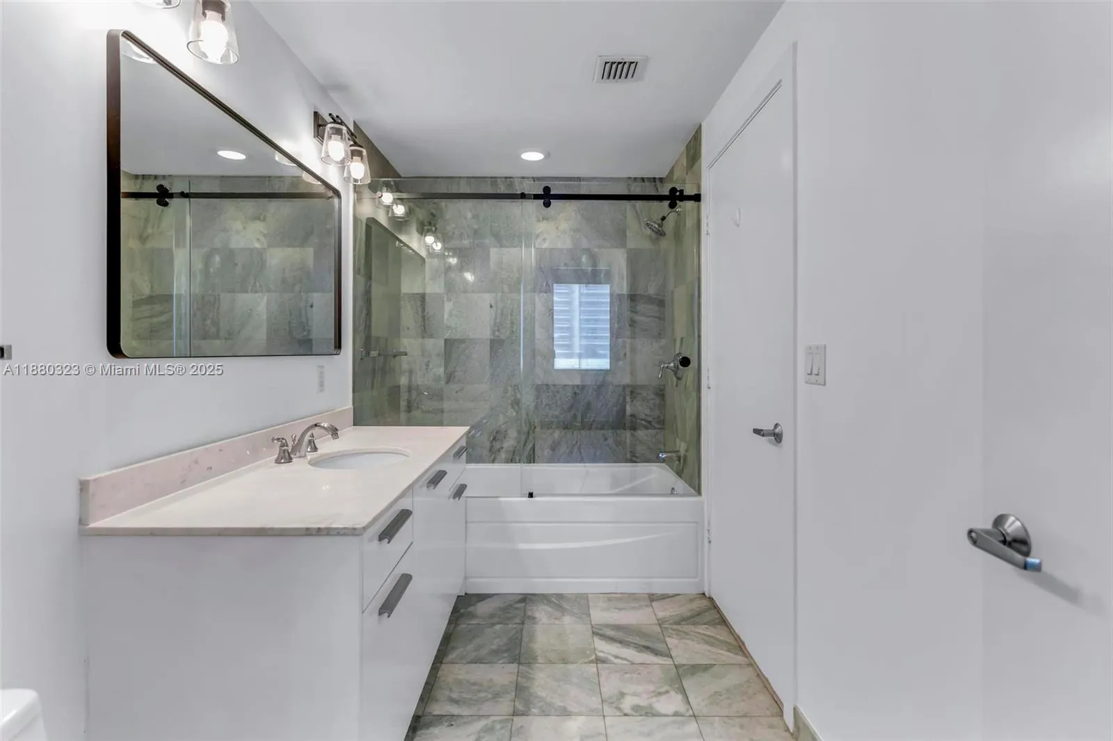 1050 Brickell Ave, #1808