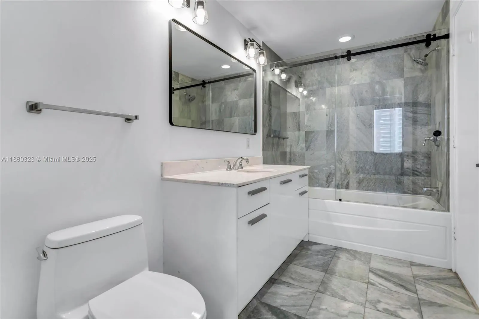 1050 Brickell Ave, #1808