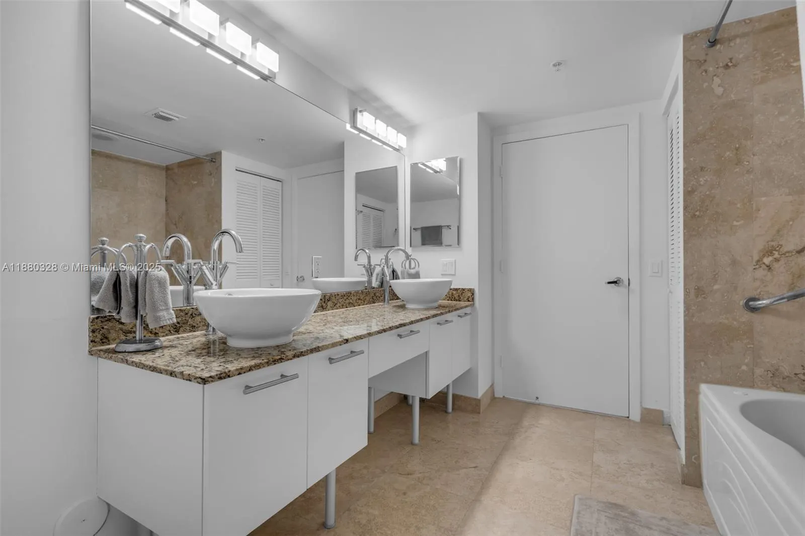 41 SE 5th St, #1112