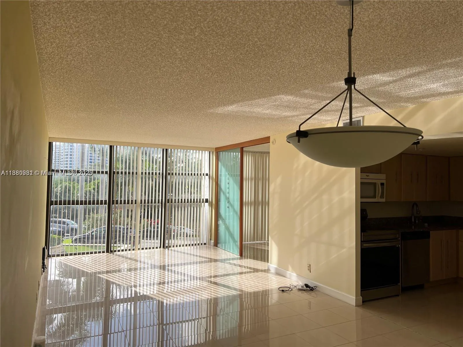 200 Leslie Dr, #303