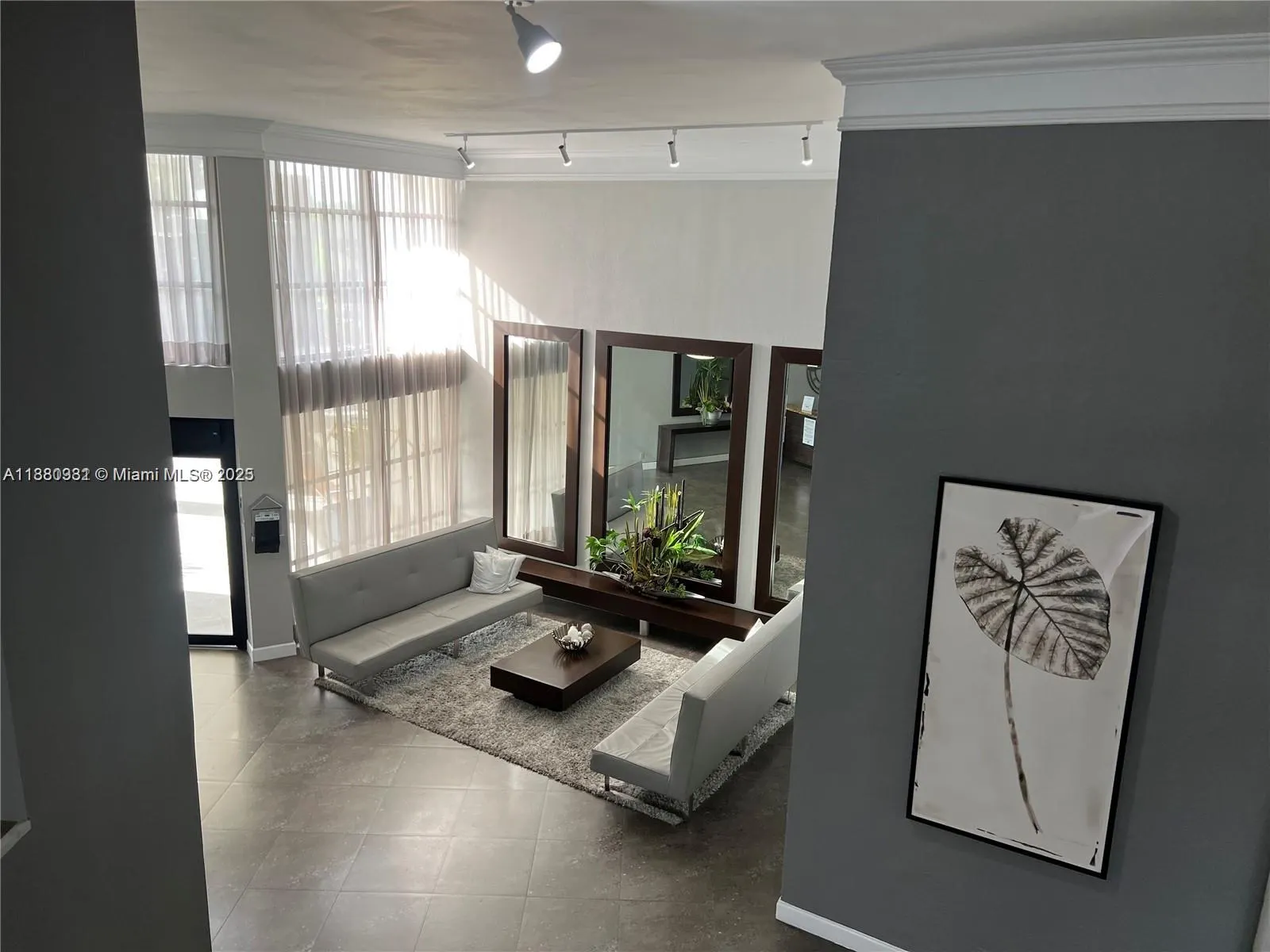 200 Leslie Dr, #303