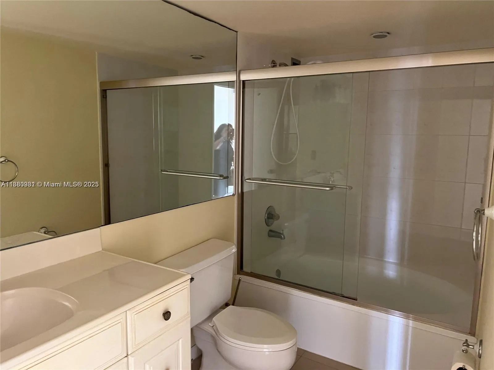 200 Leslie Dr, #303