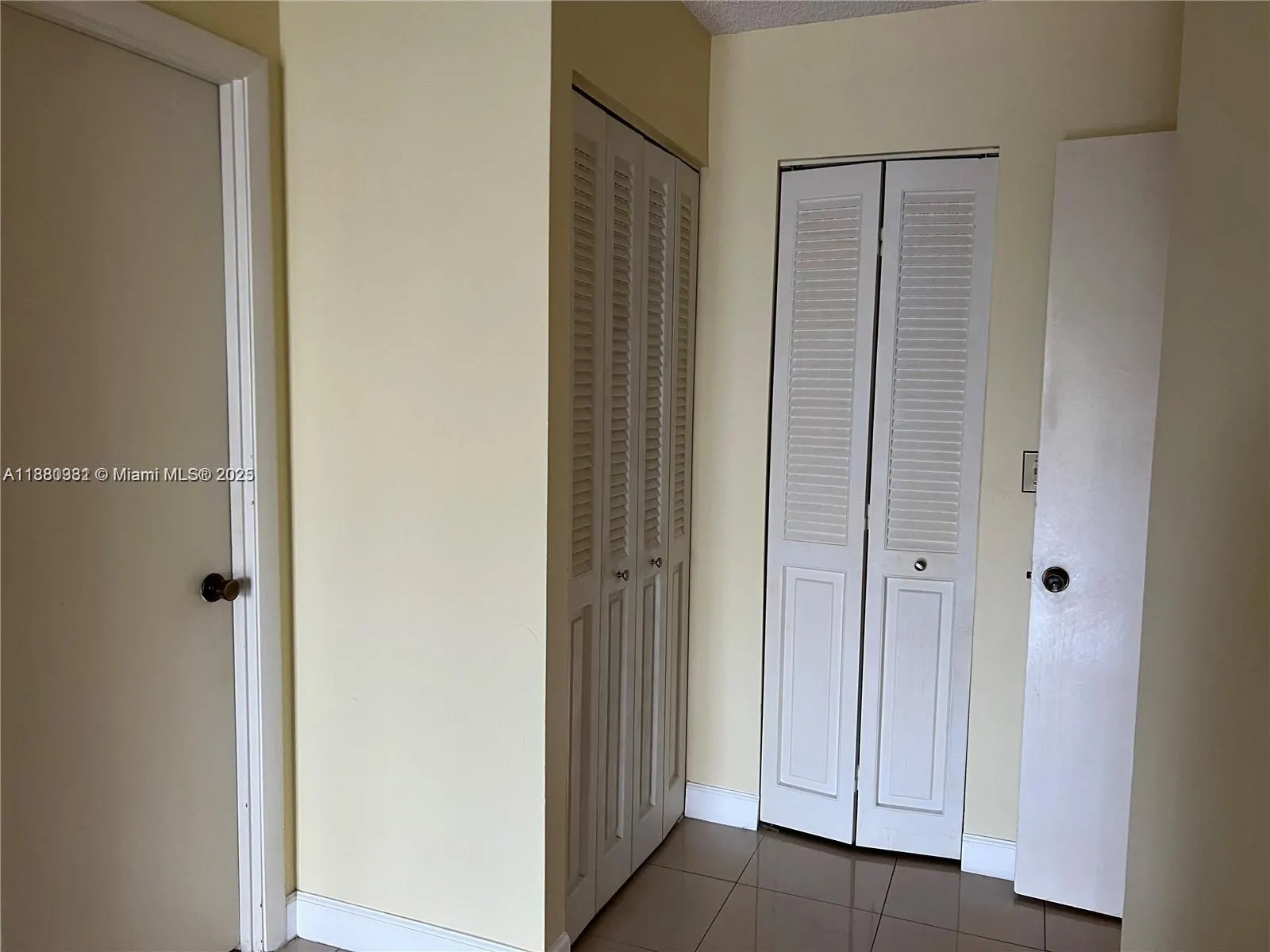 200 Leslie Dr, #303
