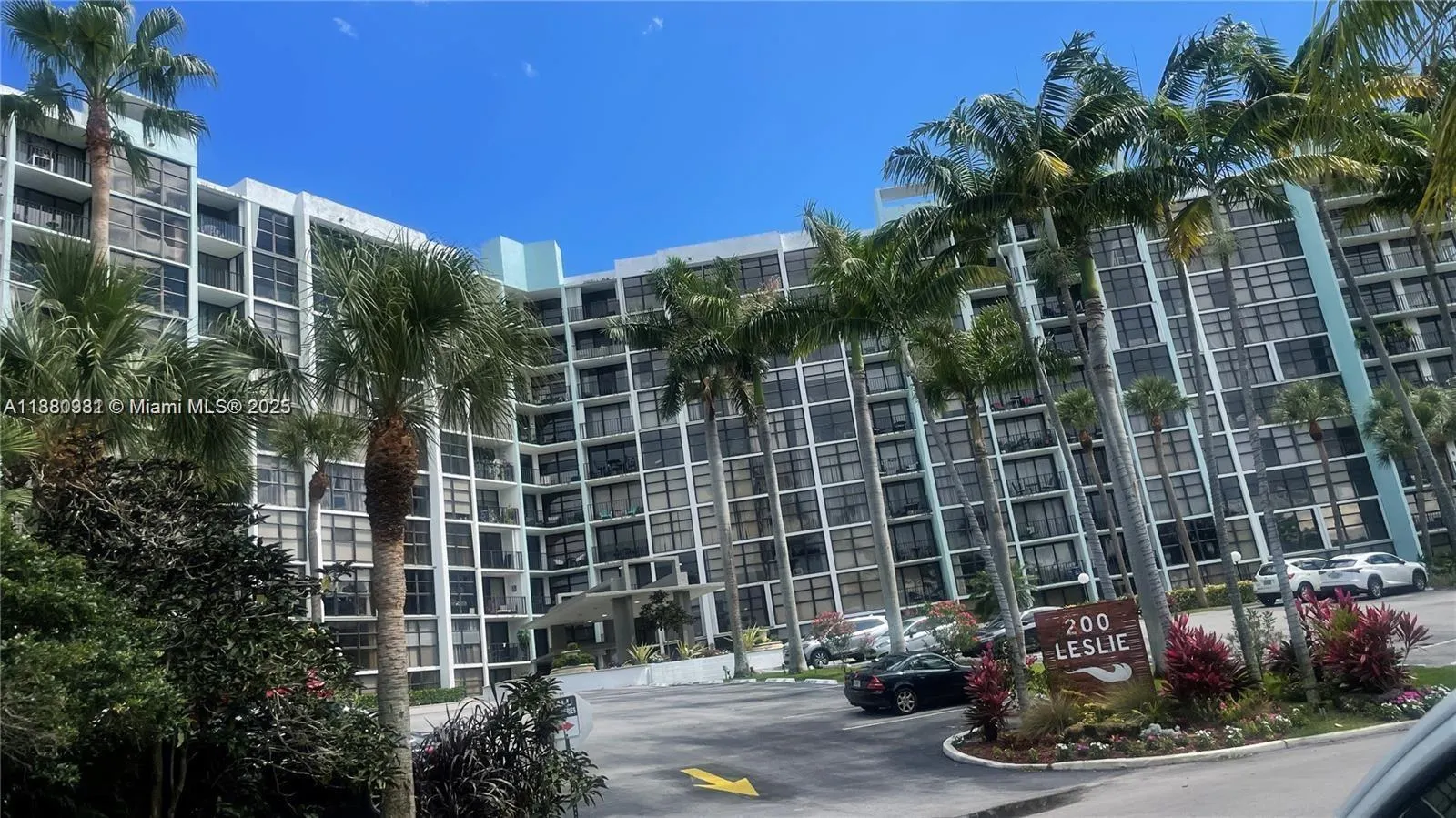 200 Leslie Dr, #303