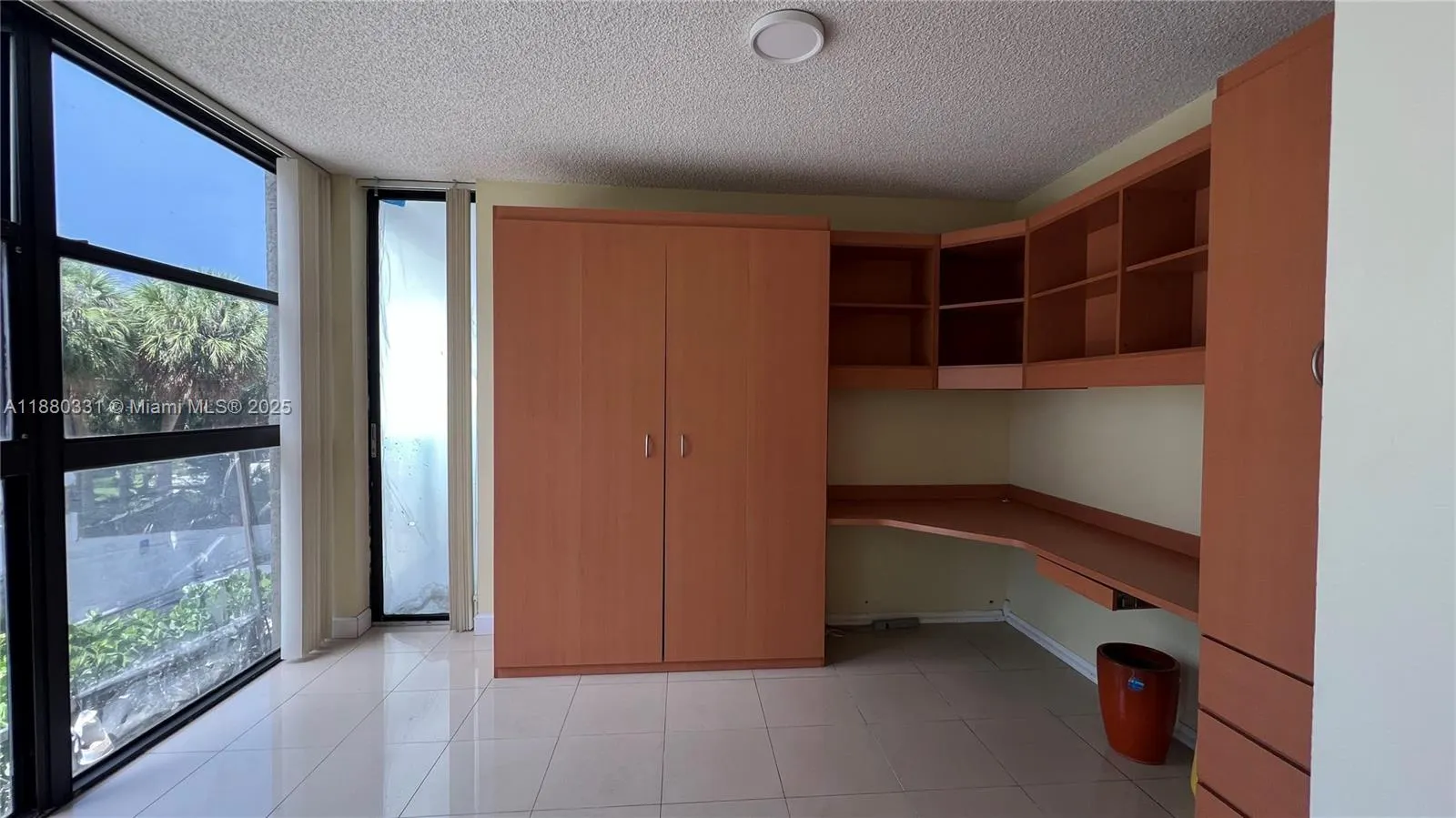 200 Leslie Dr, #303