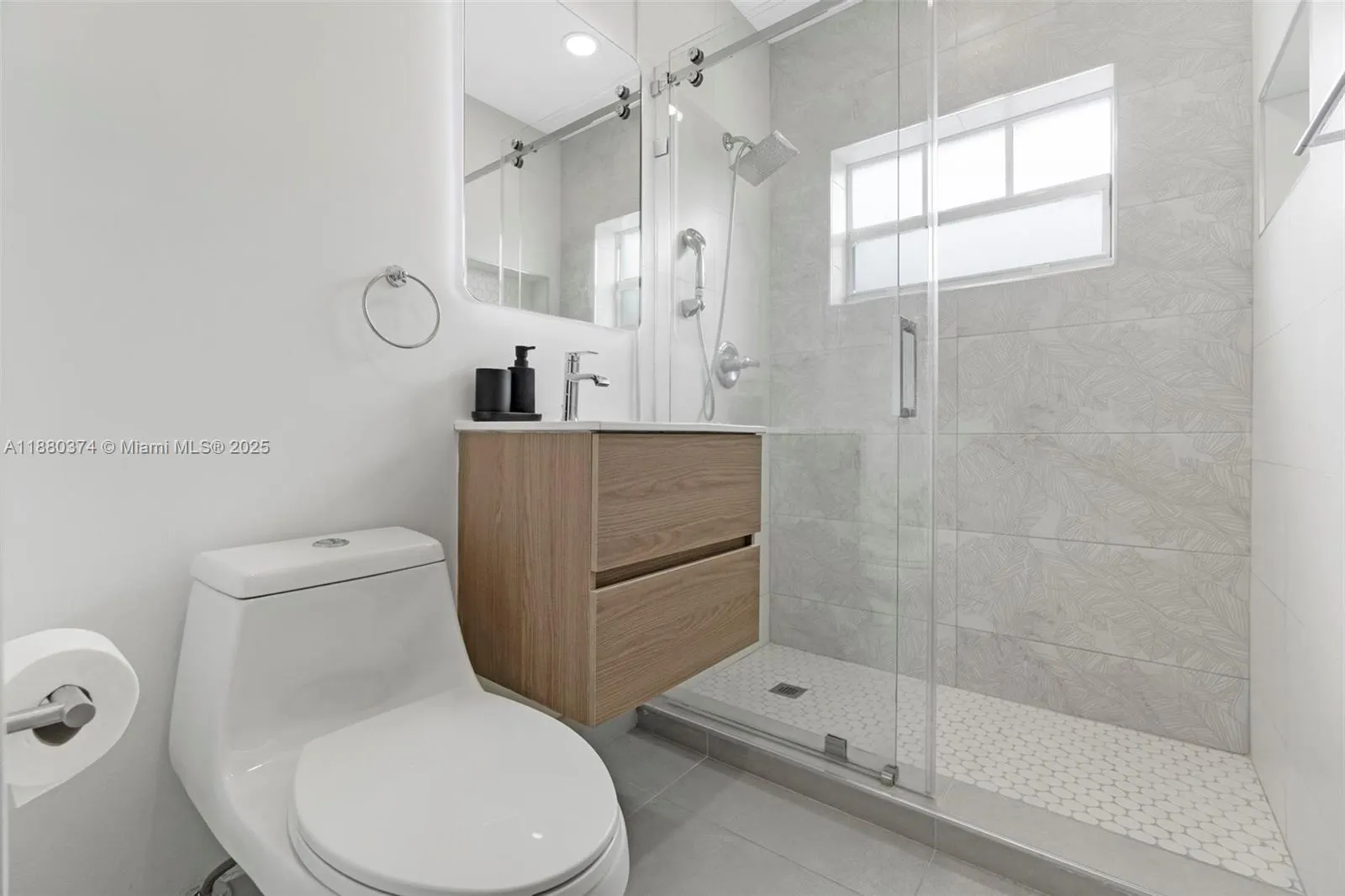 570 SW 45th Ave