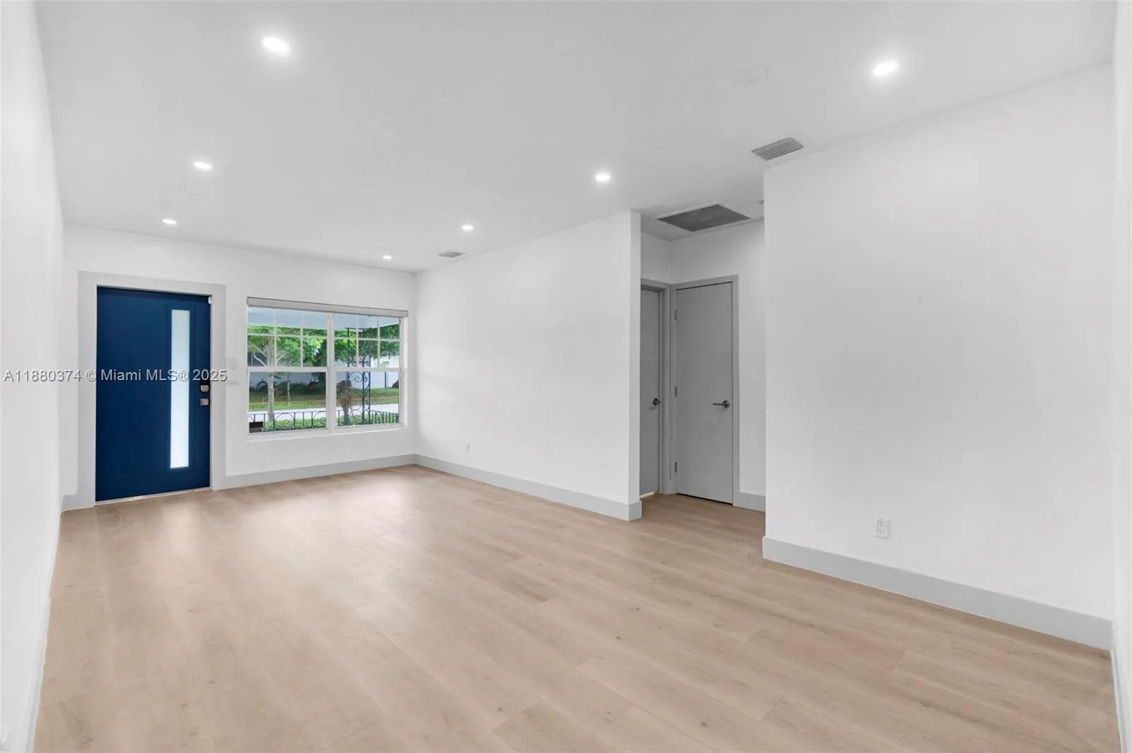 570 SW 45th Ave