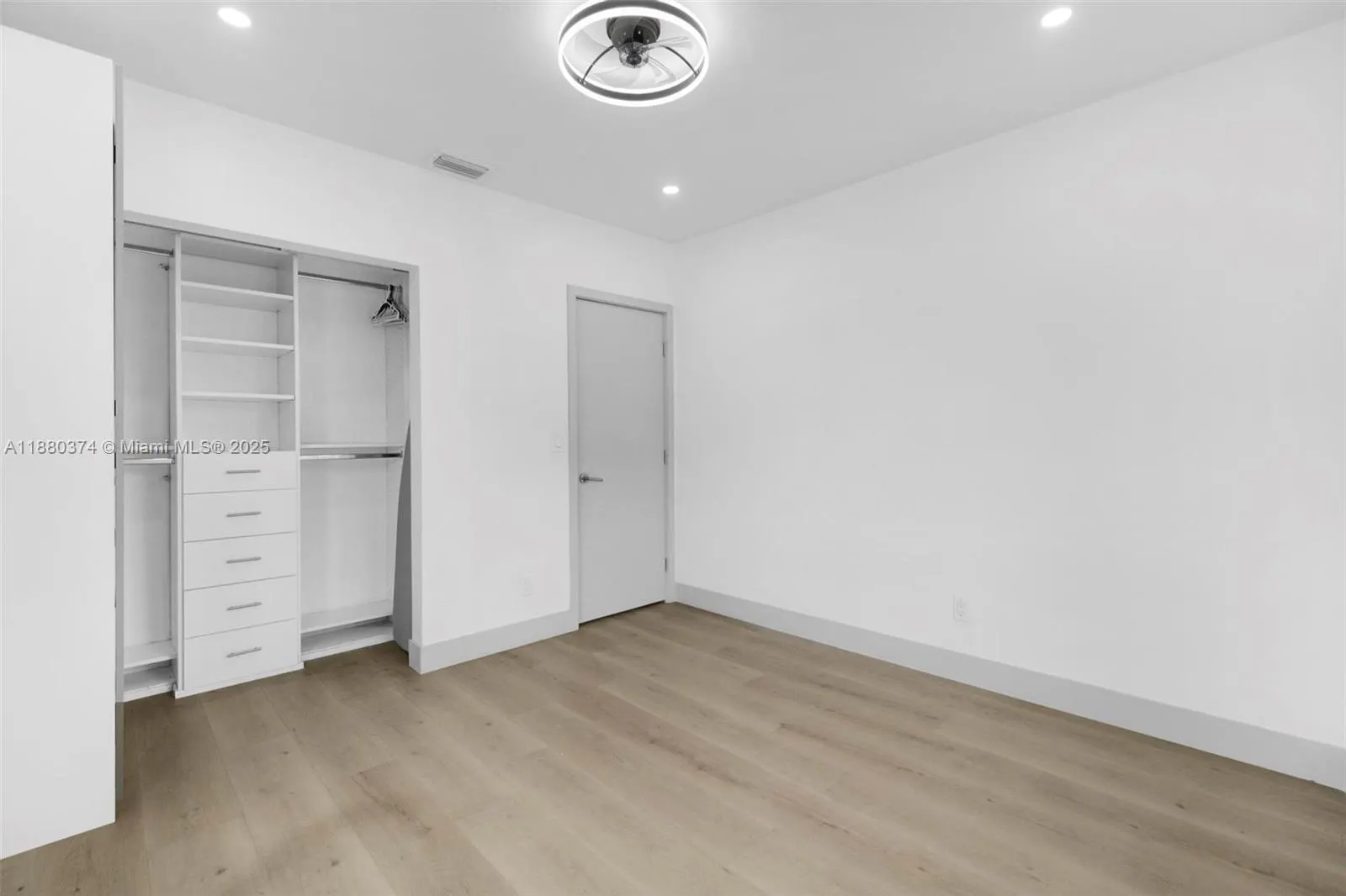 570 SW 45th Ave