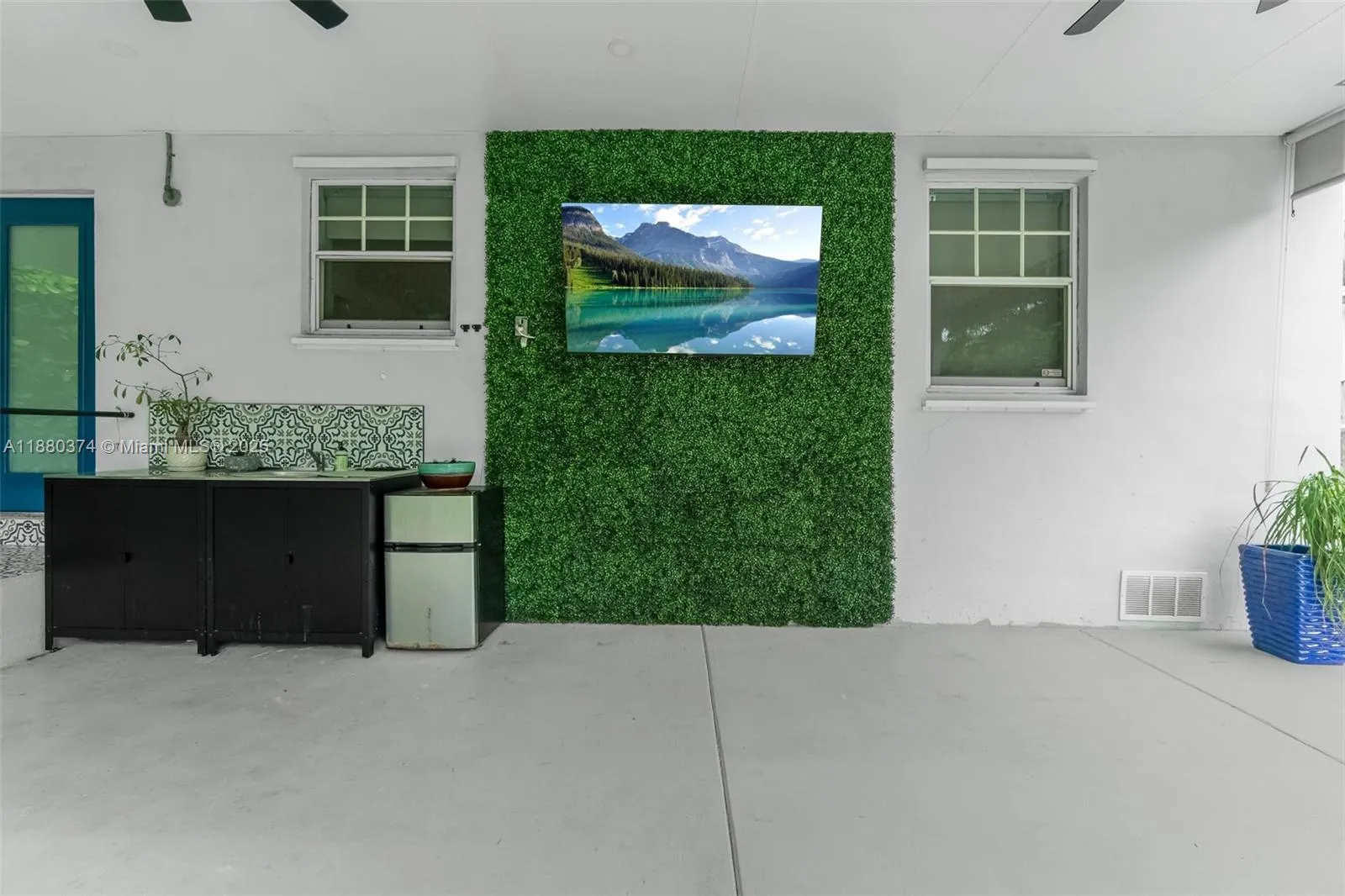 570 SW 45th Ave