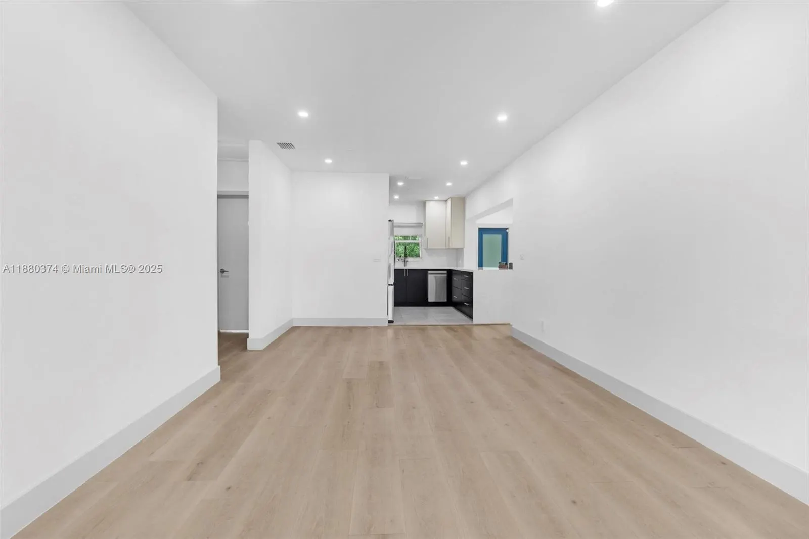 570 SW 45th Ave