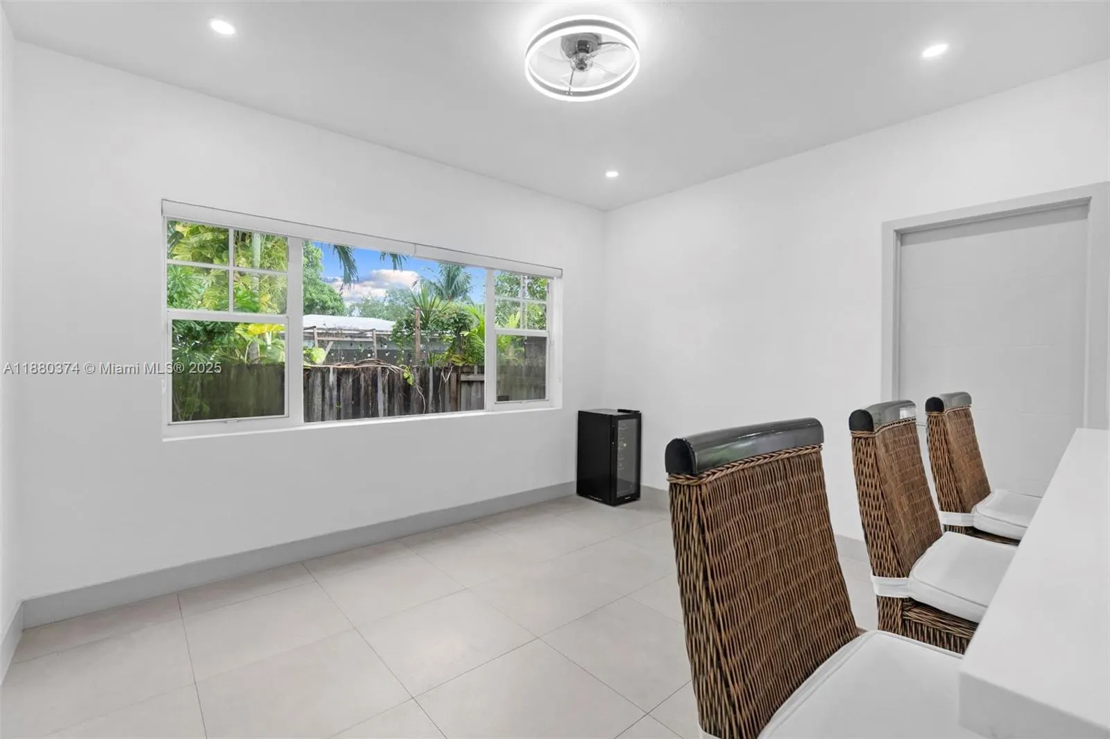 570 SW 45th Ave