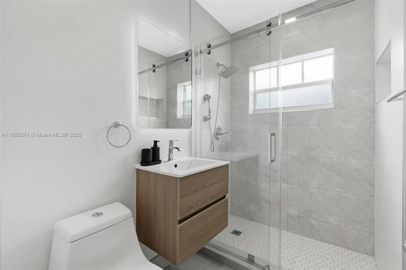 570 SW 45th Ave