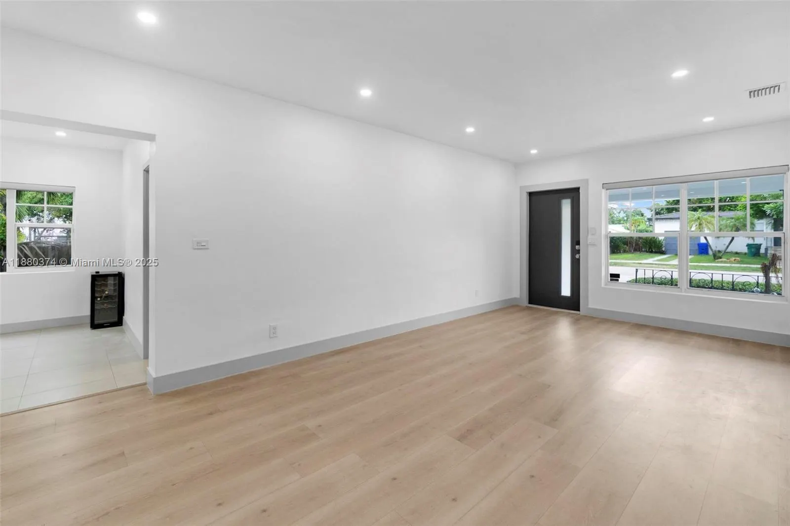 570 SW 45th Ave