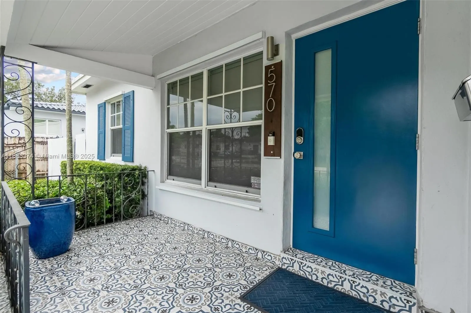 570 SW 45th Ave