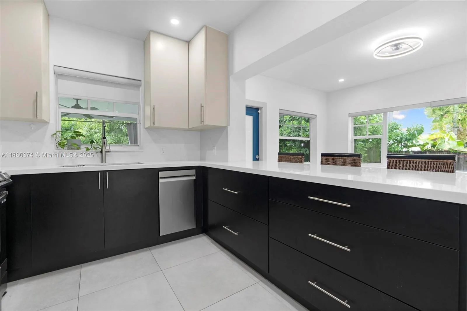 570 SW 45th Ave