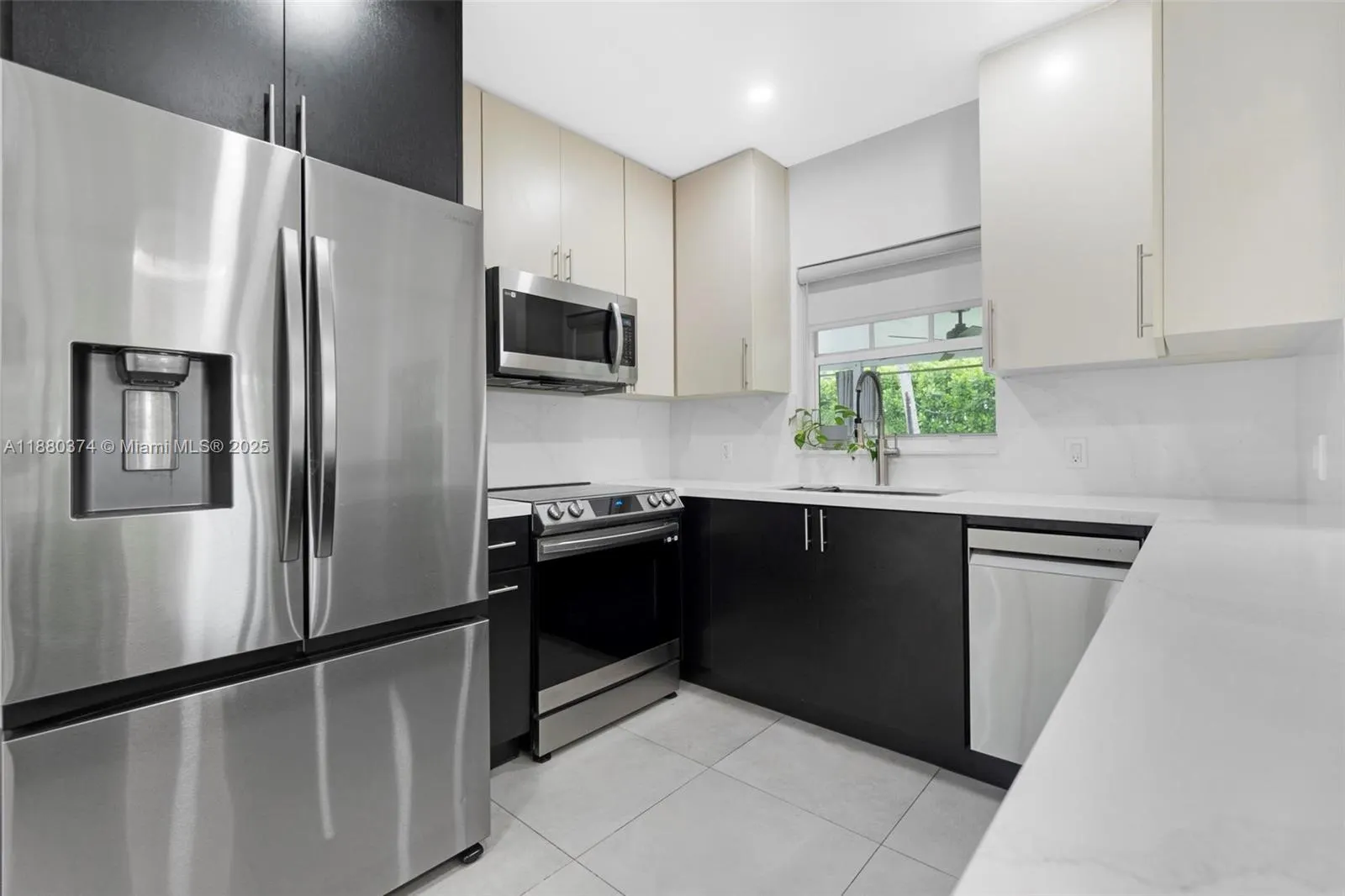 570 SW 45th Ave