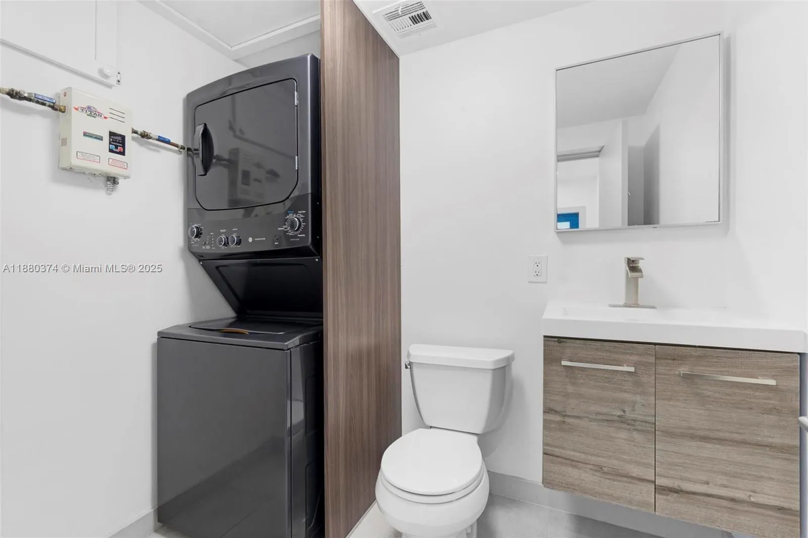 570 SW 45th Ave