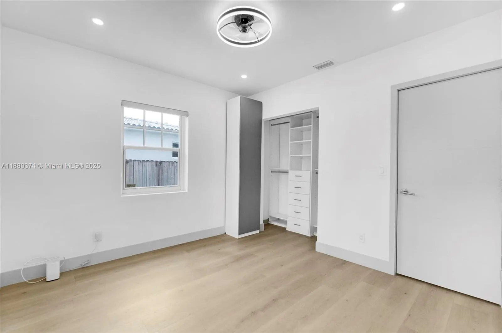 570 SW 45th Ave