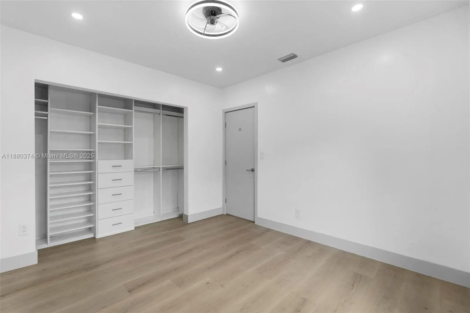 570 SW 45th Ave
