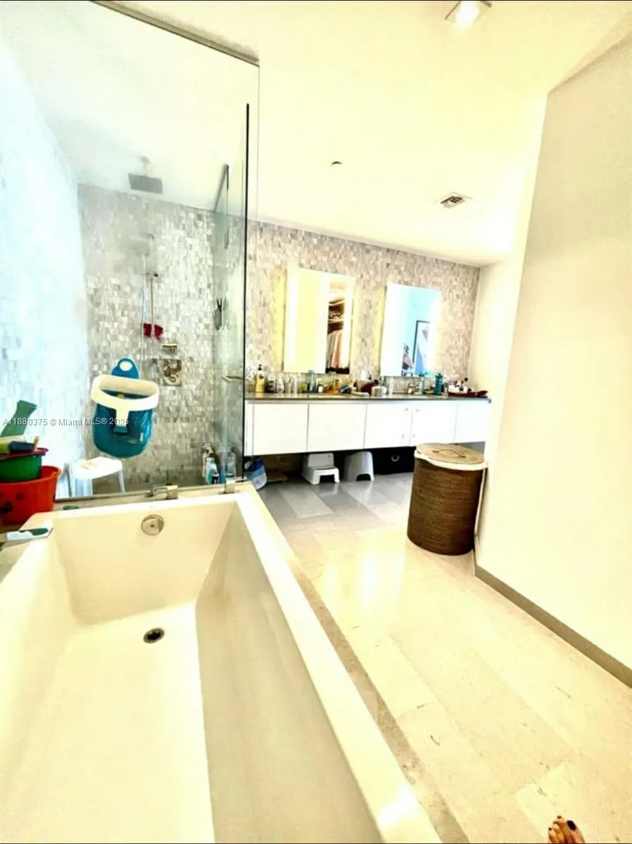 68 SE 6th St, #2303