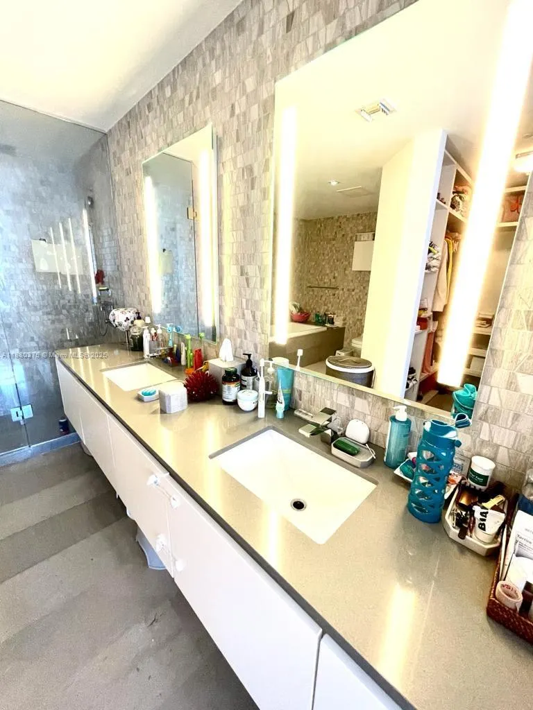68 SE 6th St, #2303