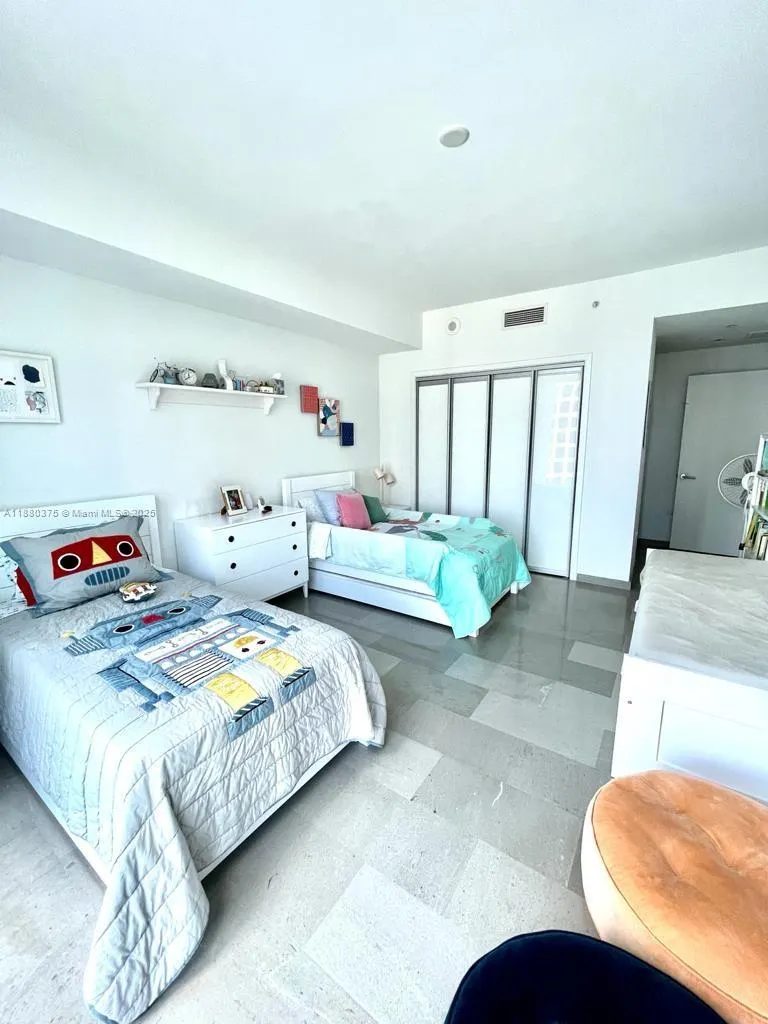 68 SE 6th St, #2303