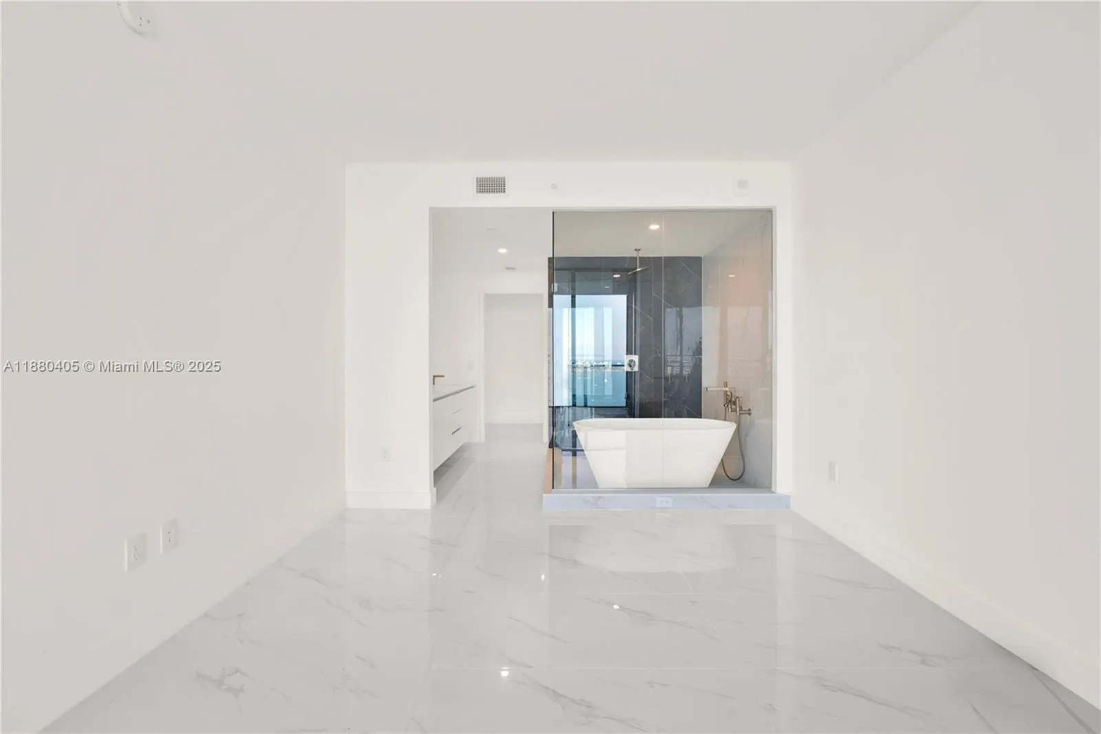 700 NE 24 Street, #3803