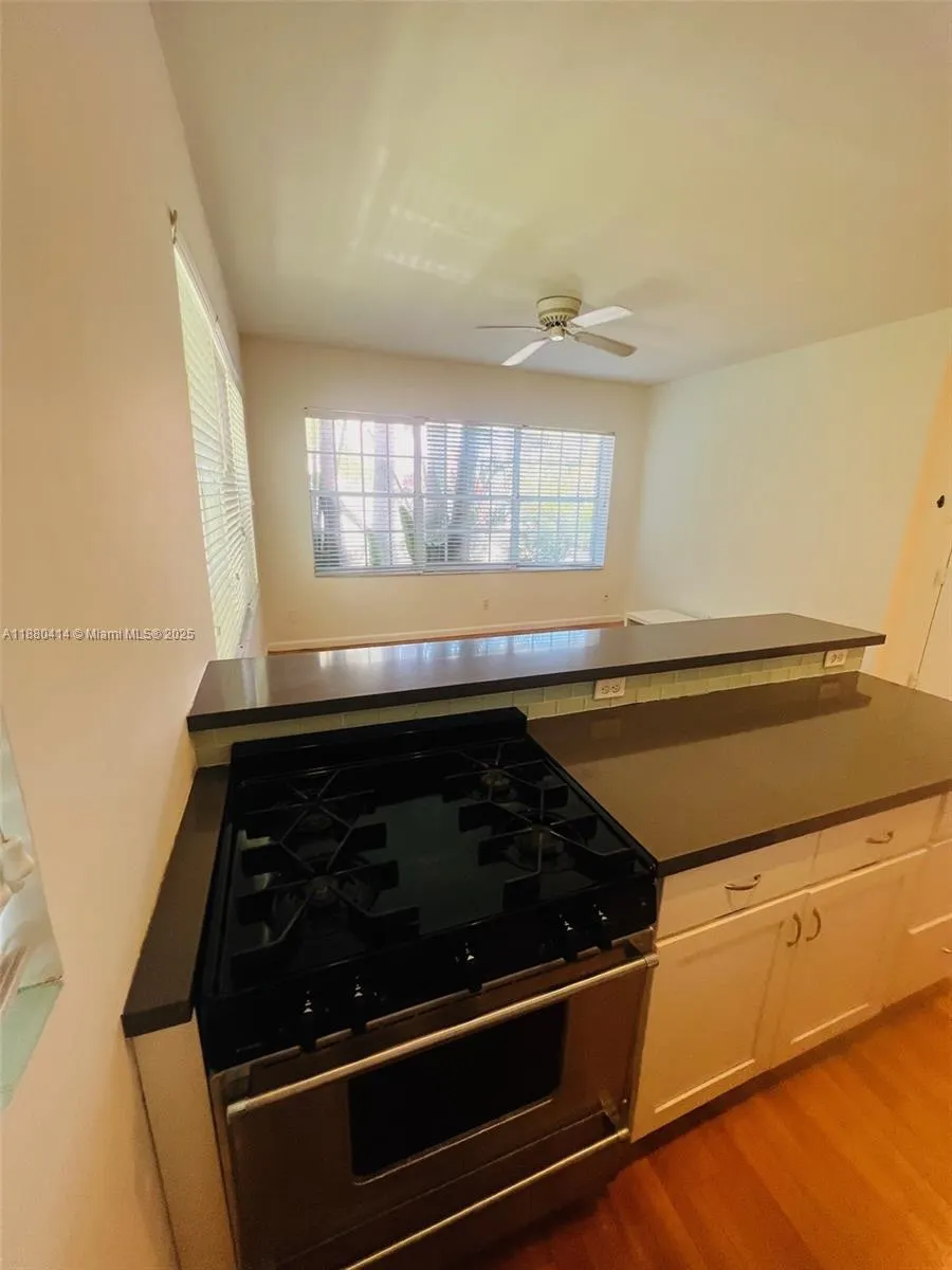1523 West Ave, #101