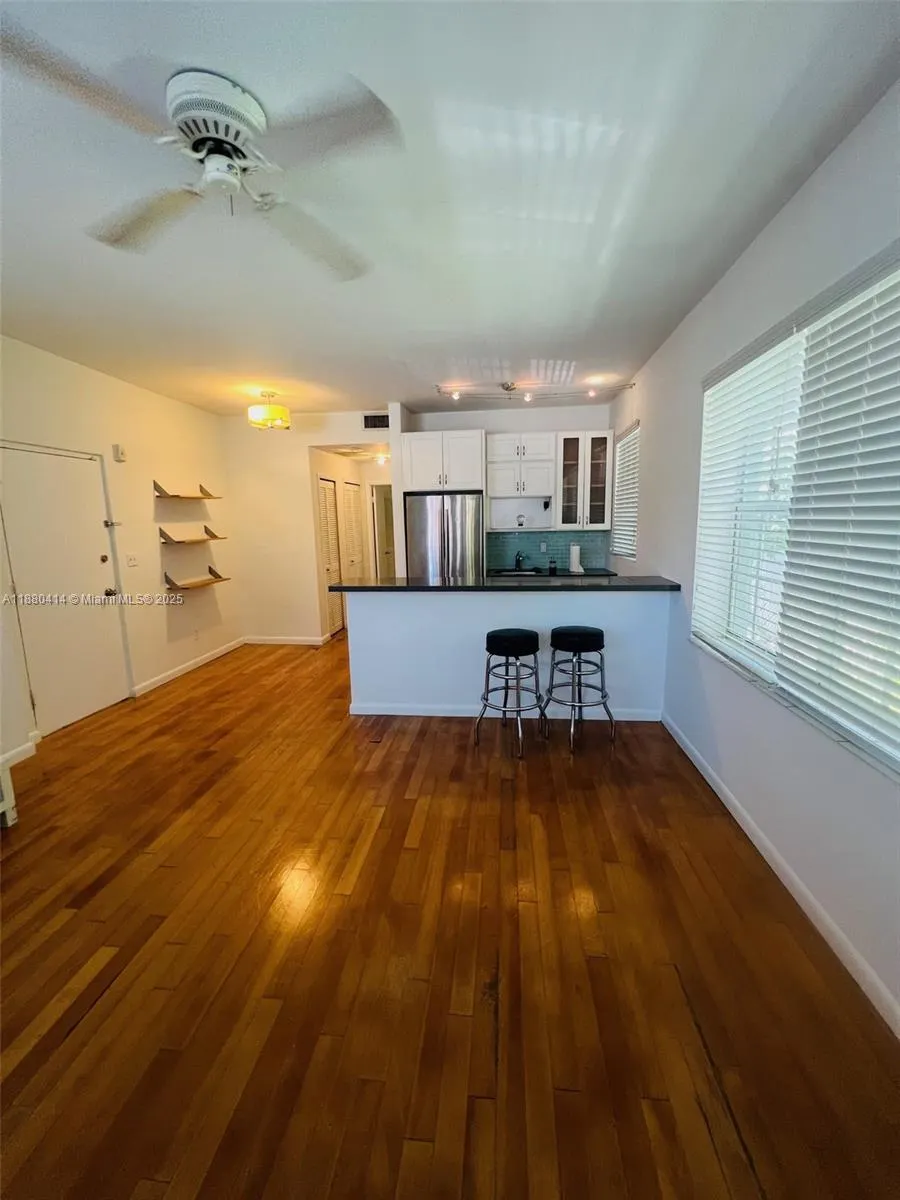 1523 West Ave, #101