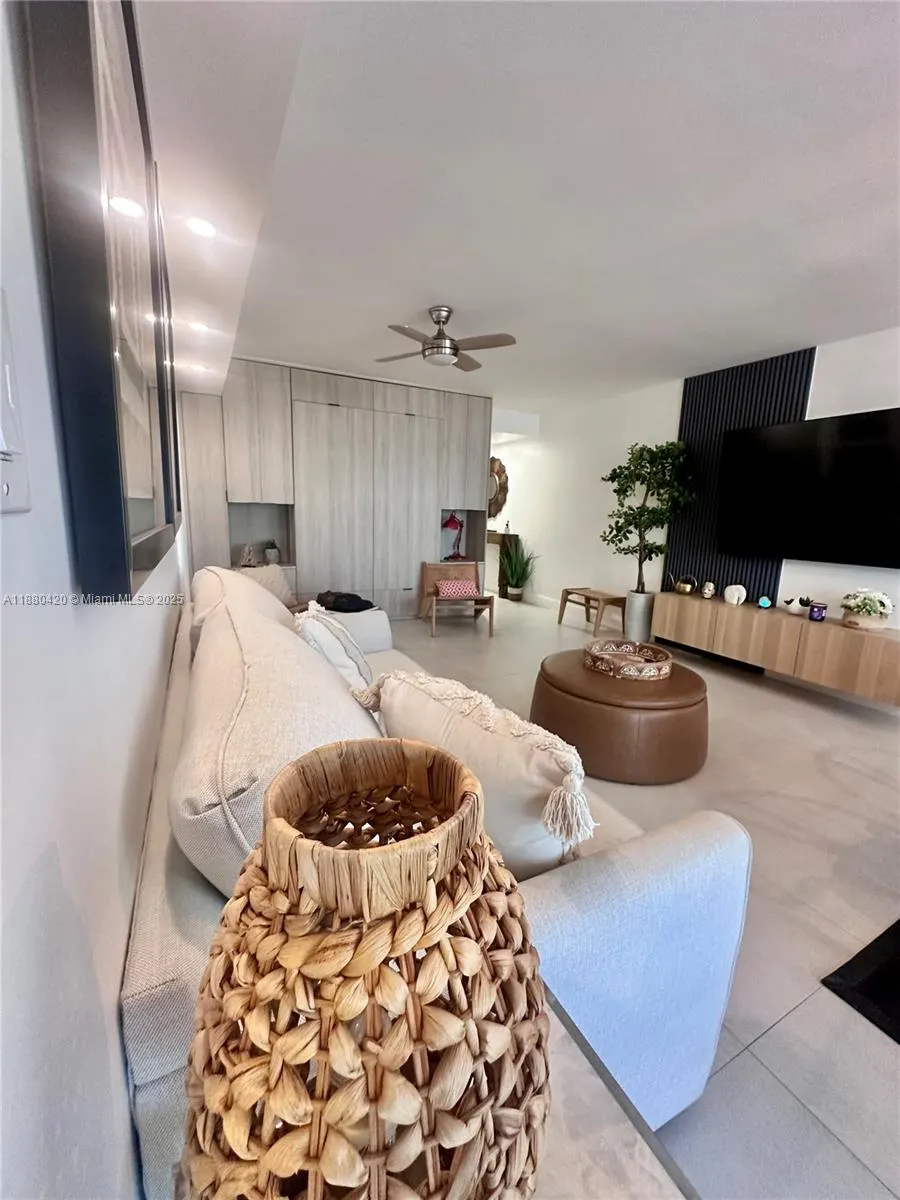 9225 Collins Ave, #1407