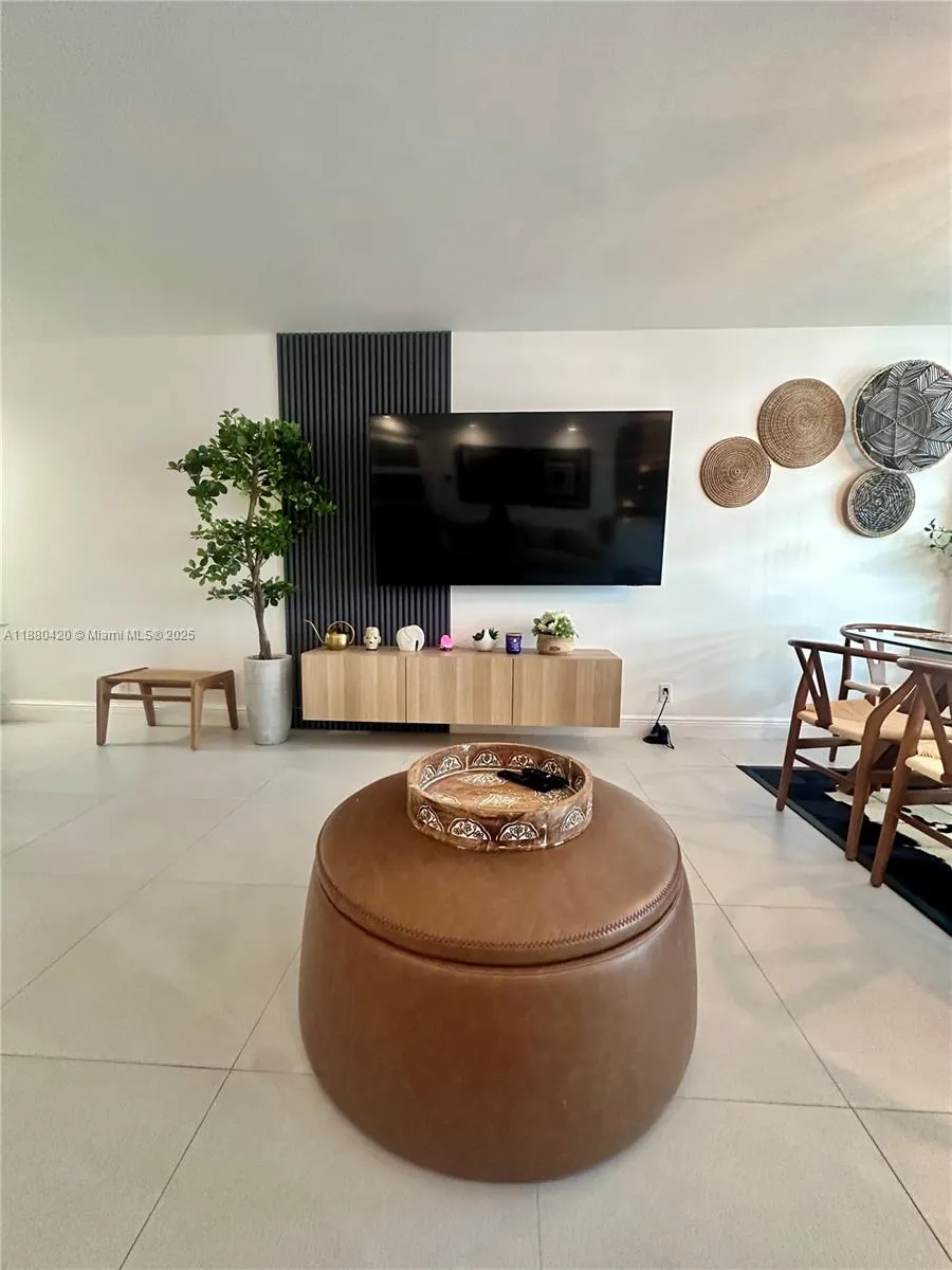 9225 Collins Ave, #1407