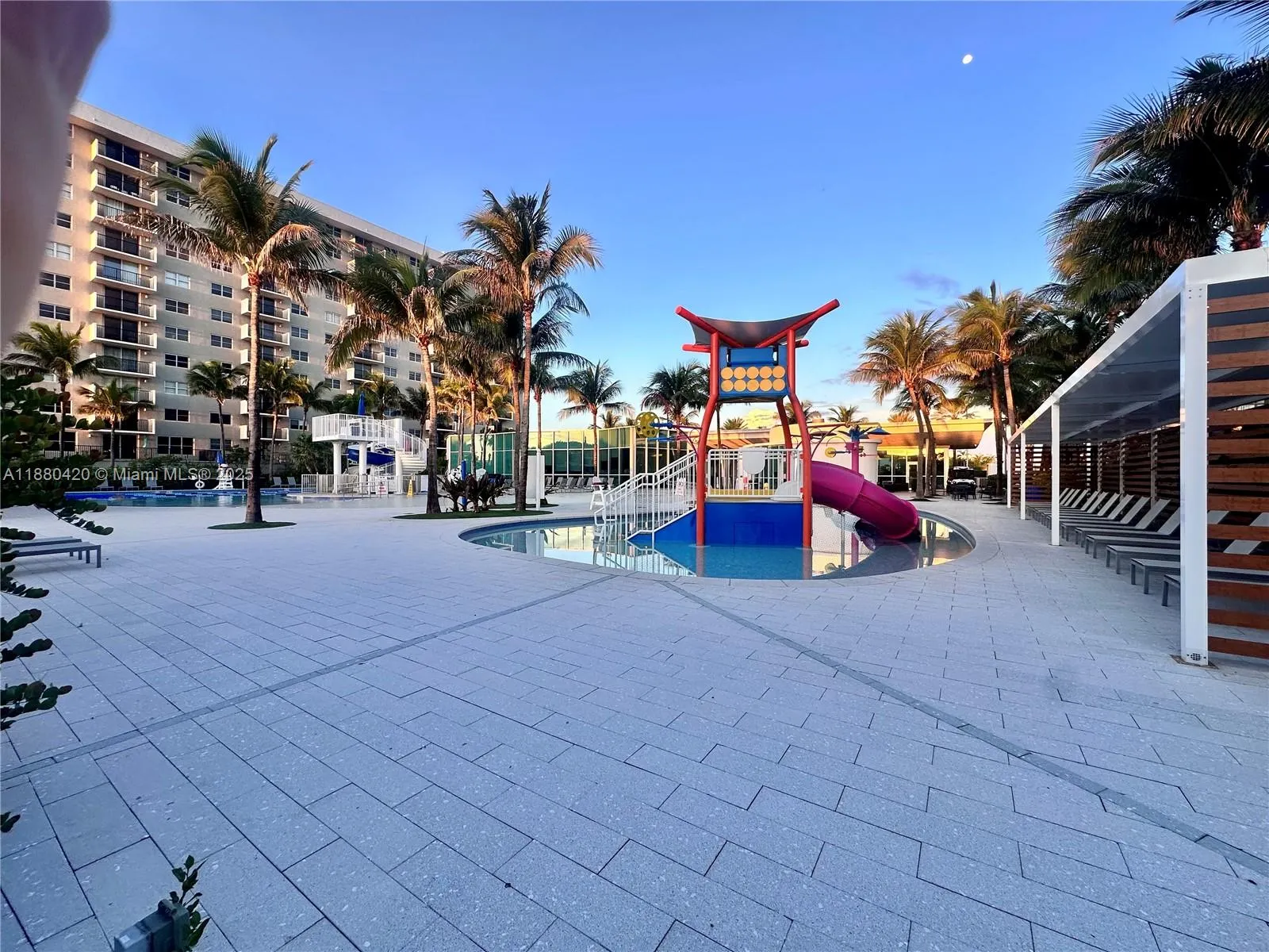 9225 Collins Ave, #1407