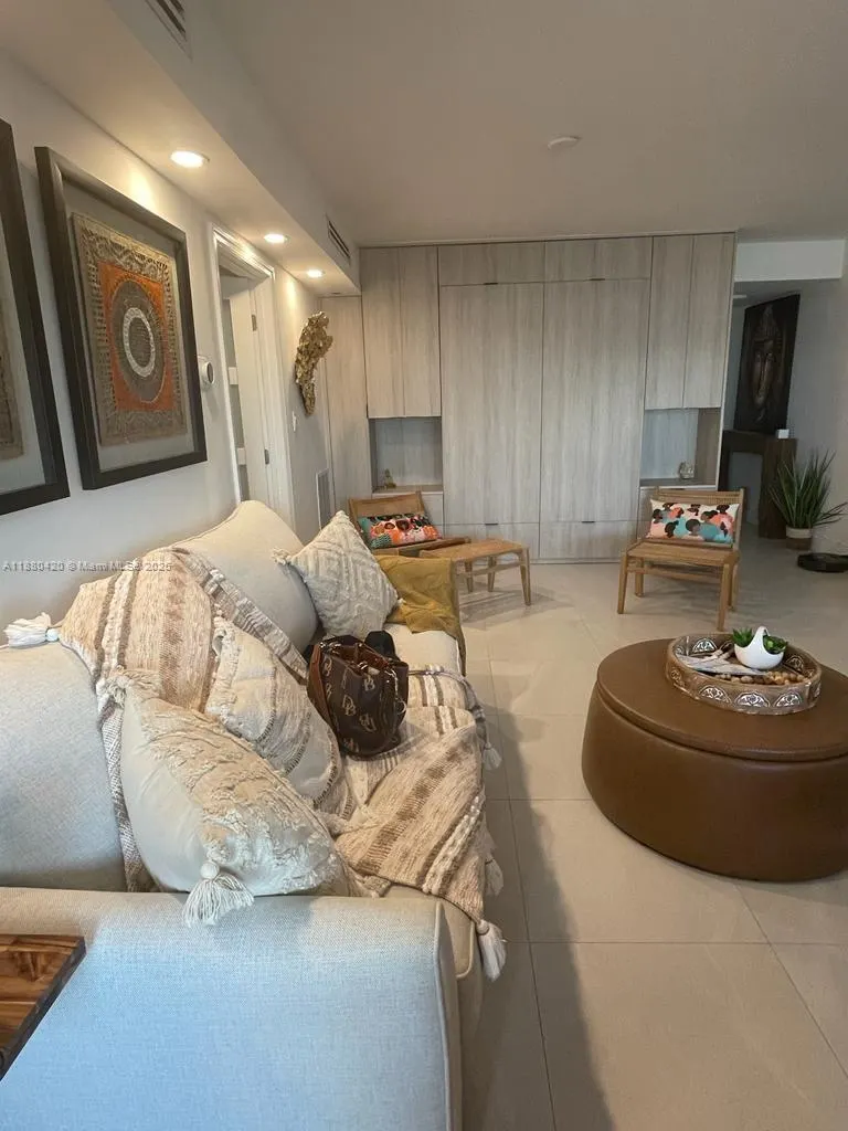 9225 Collins Ave, #1407