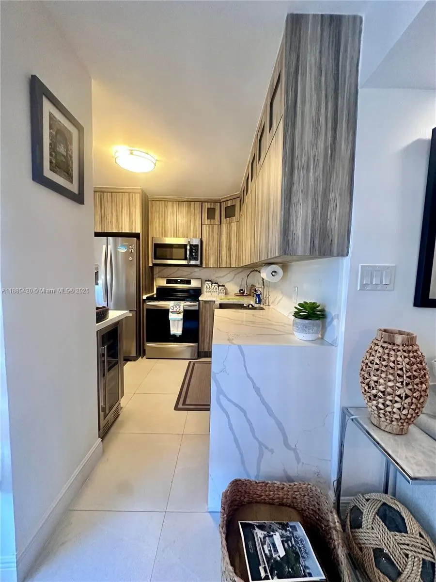 9225 Collins Ave, #1407