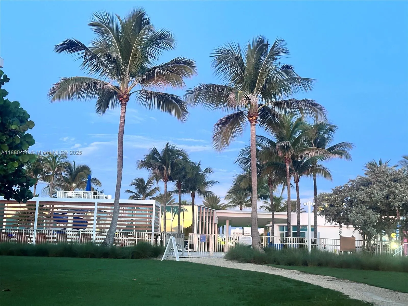 9225 Collins Ave, #1407