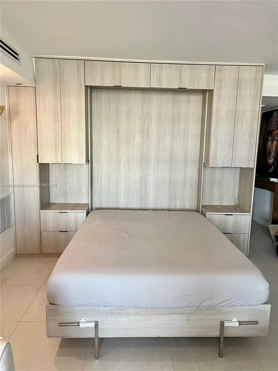 9225 Collins Ave, #1407