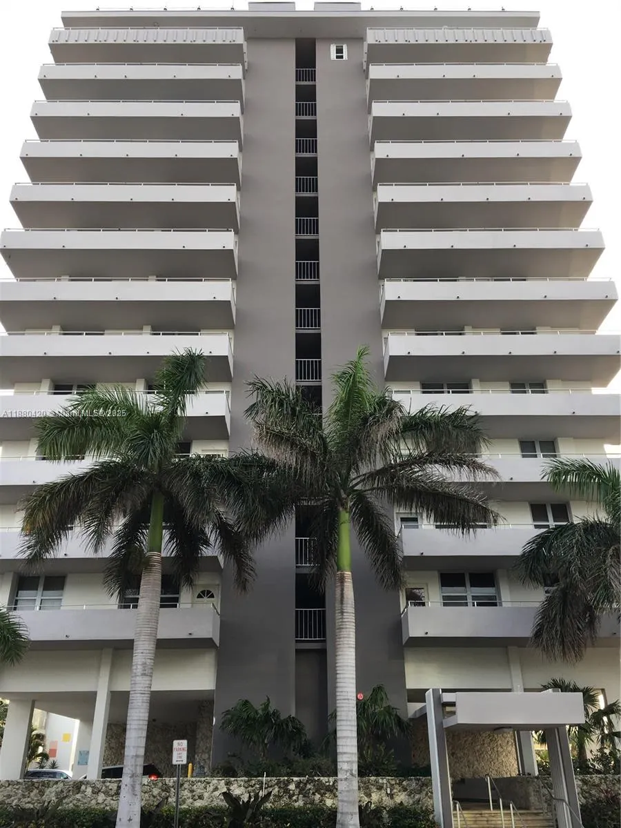 9225 Collins Ave, #1407