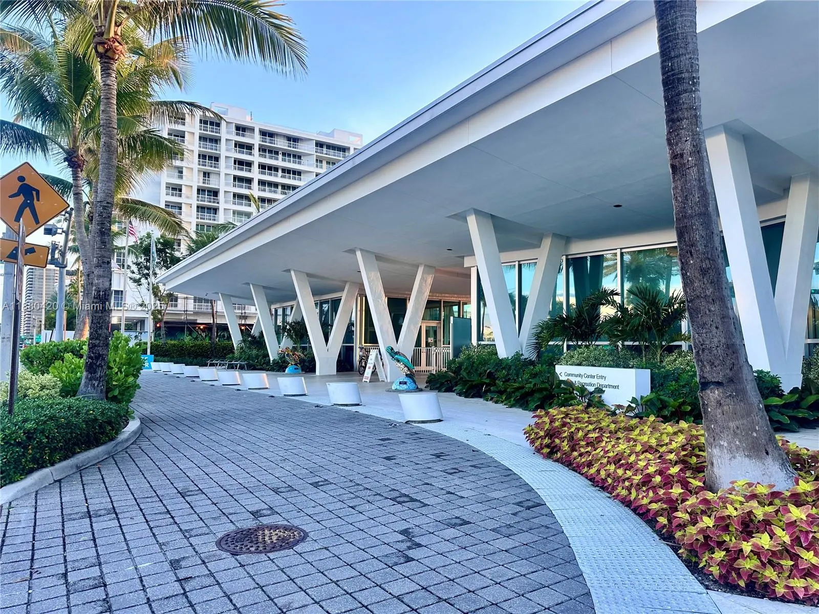 9225 Collins Ave, #1407
