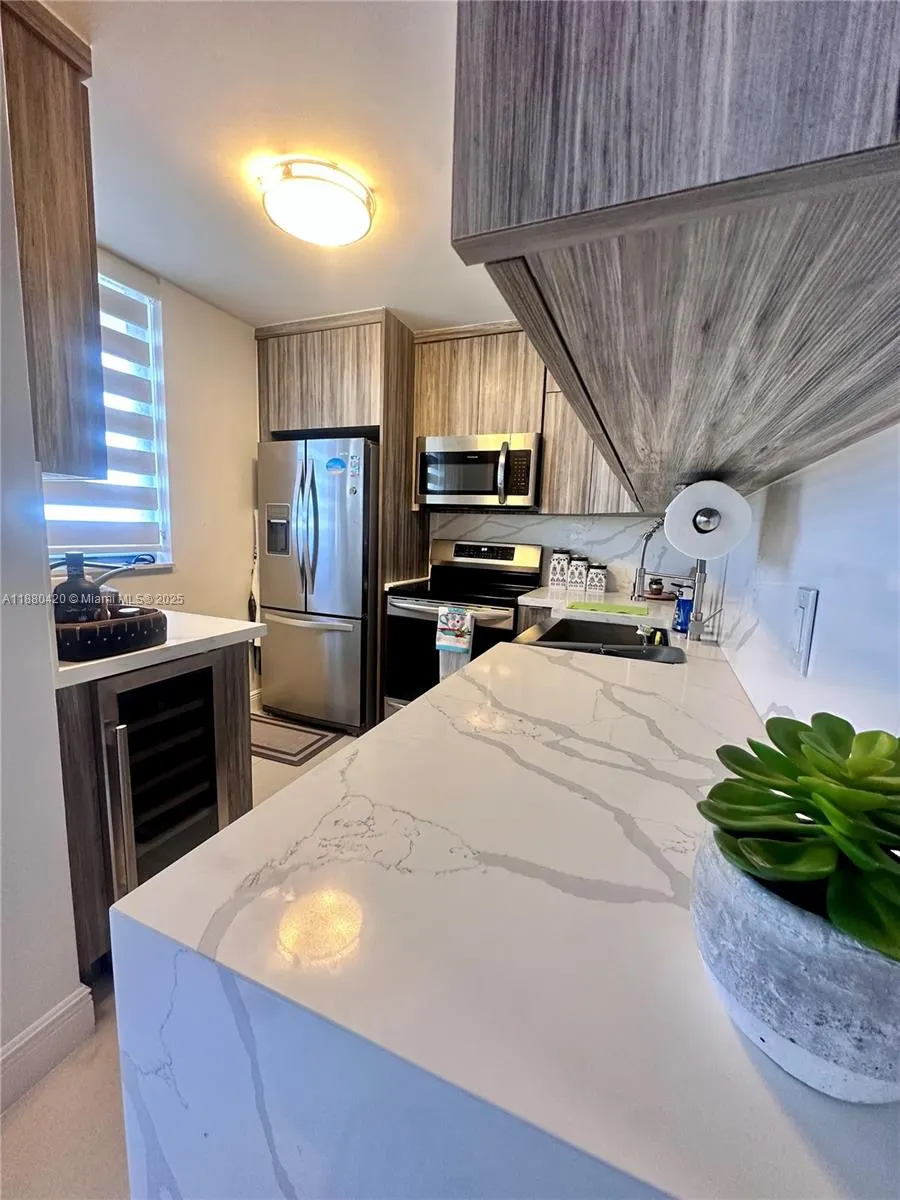 9225 Collins Ave, #1407