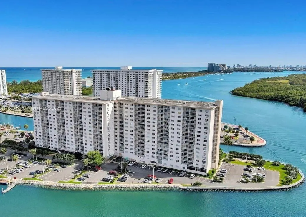 400 Kings Point Dr, #327