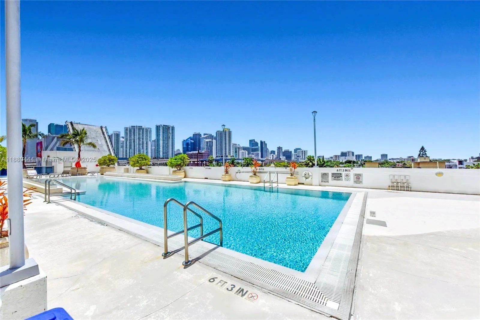 10 SW South River Dr, #605