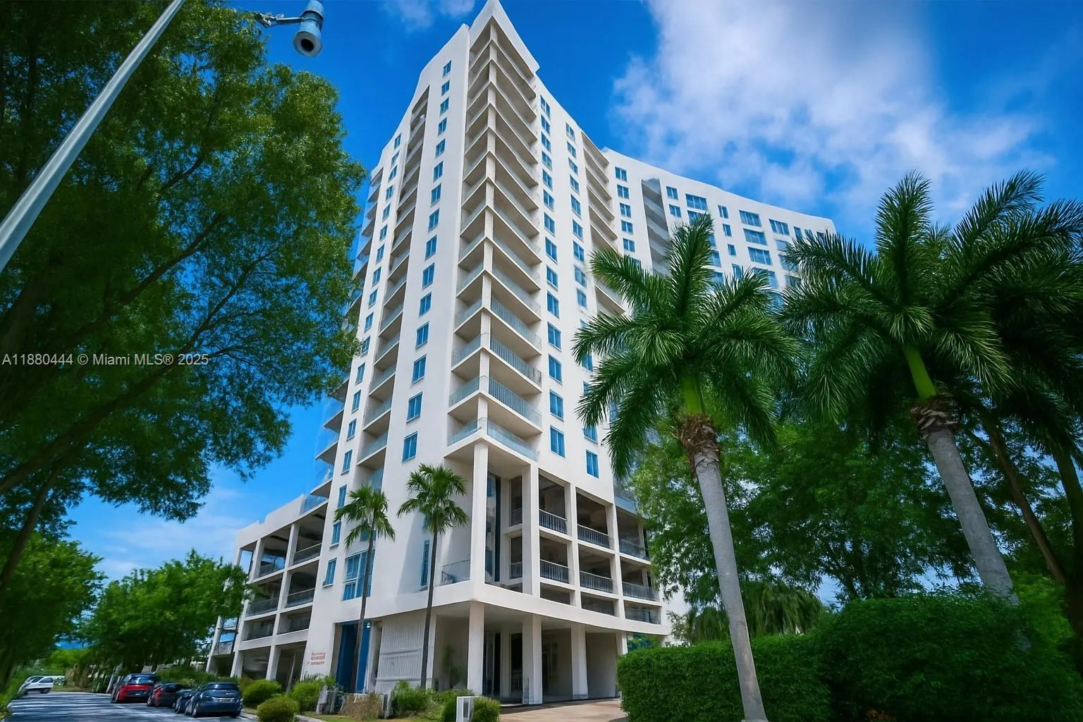 10 SW South River Dr, #605