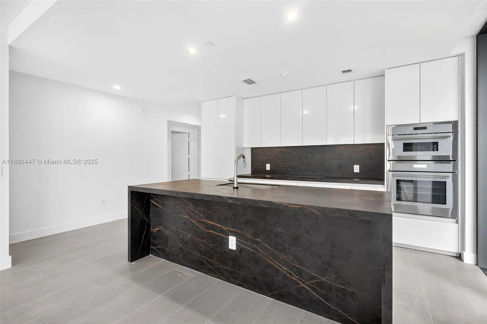 700 NE 24th, #3801