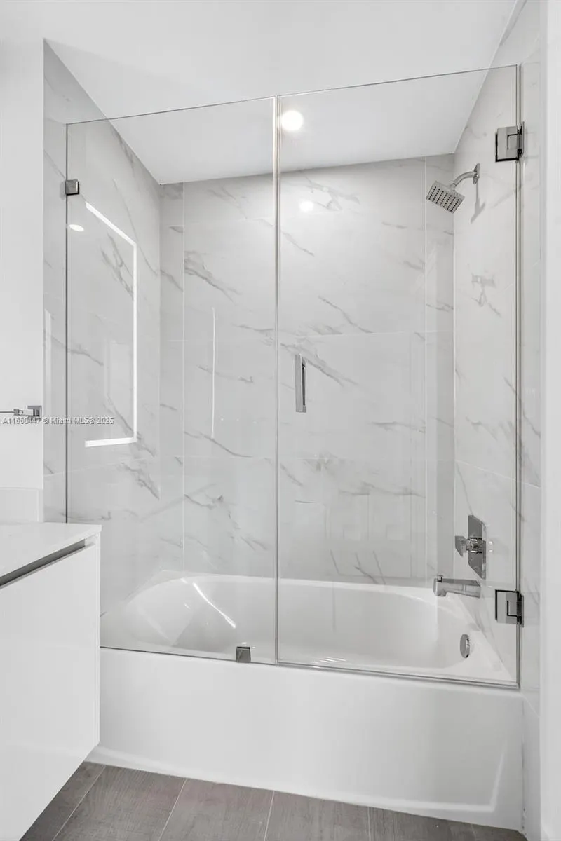 700 NE 24th, #3801