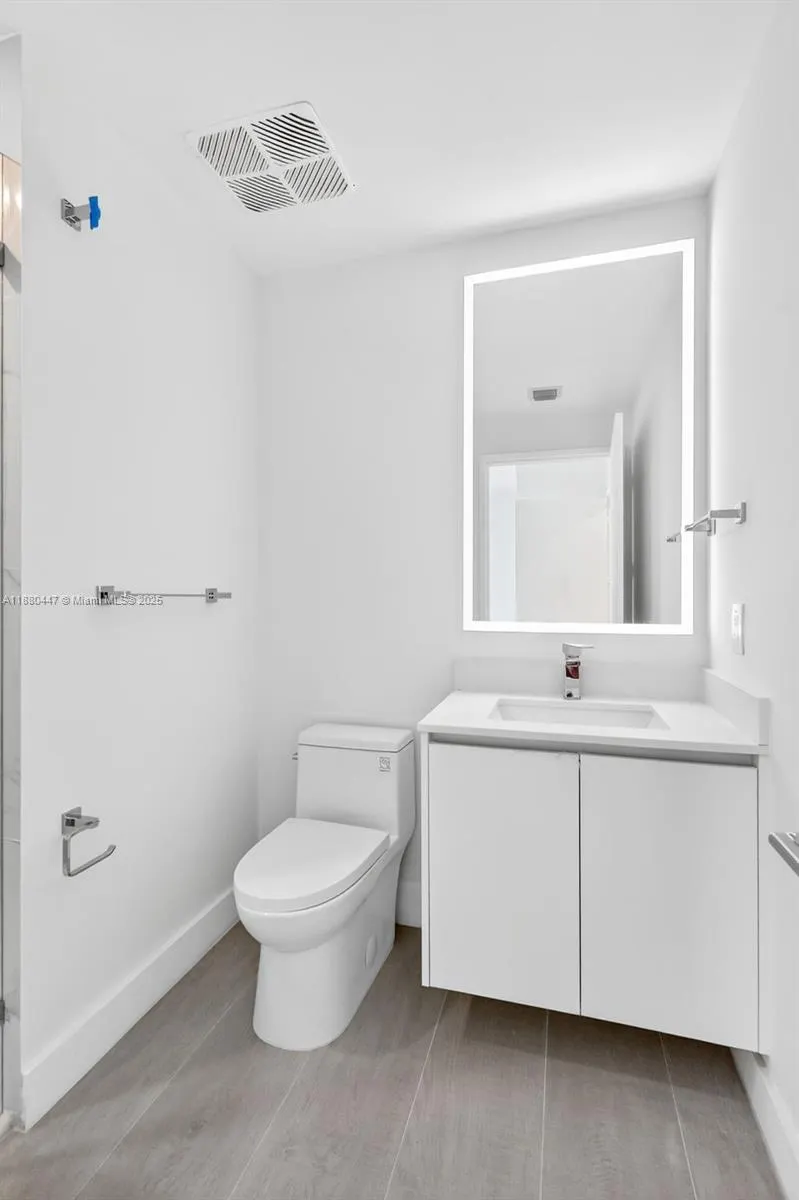 700 NE 24th, #3801