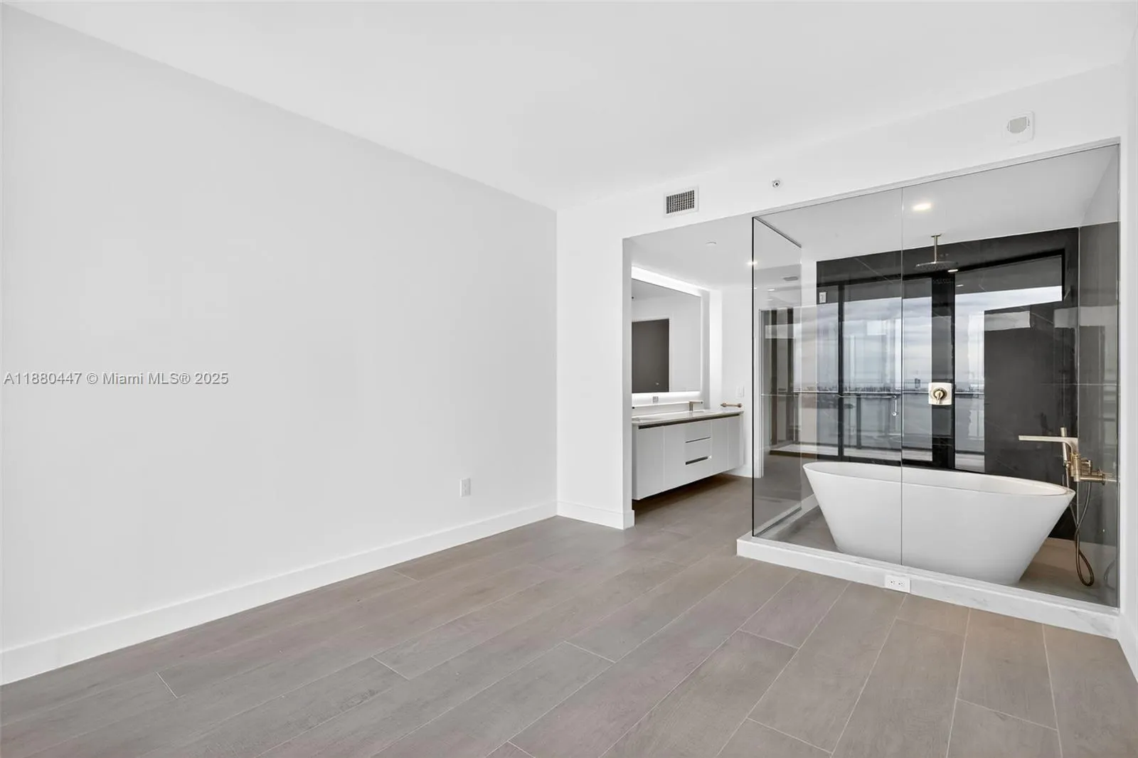 700 NE 24th, #3801