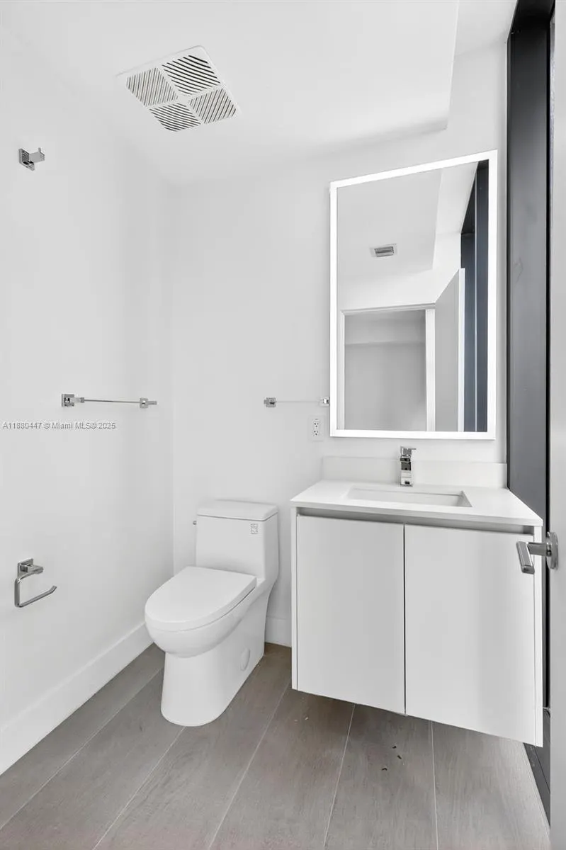 700 NE 24th, #3801